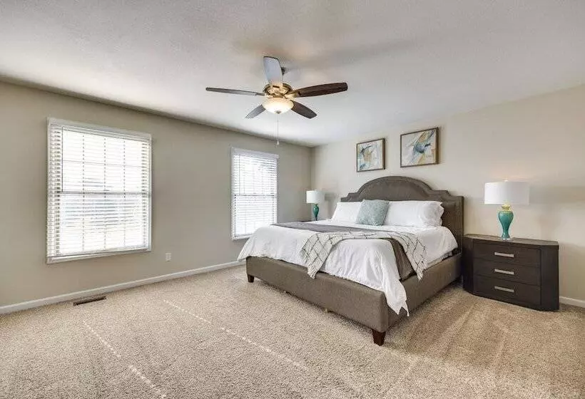 Spacious Colorado Springs Home With Fire Pit!