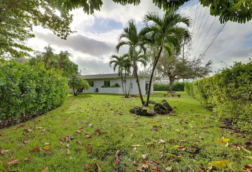 Spacious + Serene Miami Home: Walk To Metrorail!