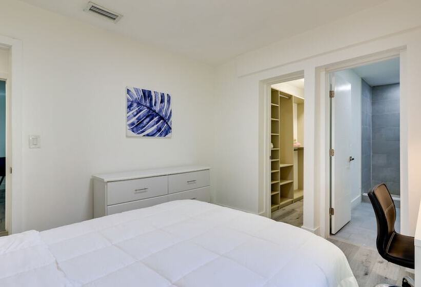 Spacious + Serene Miami Home: Walk To Metrorail!