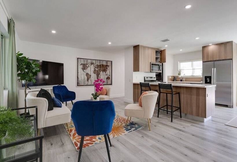 Spacious + Serene Miami Home: Walk To Metrorail!