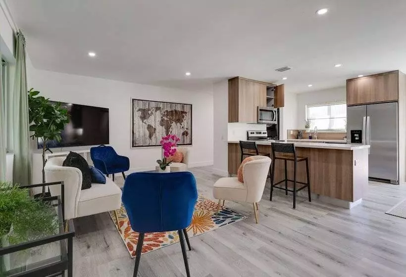 Spacious + Serene Miami Home: Walk To Metrorail!