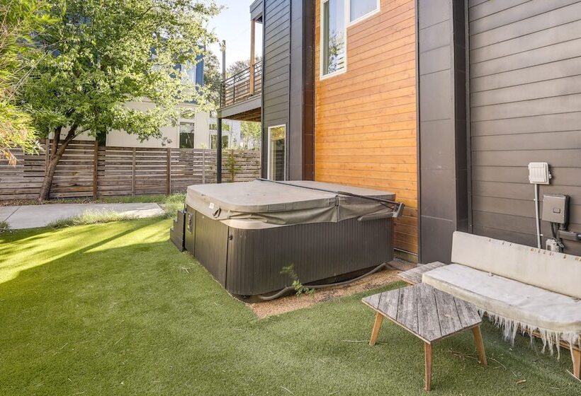 Stylish Austin Home W/ Hot Tub: 3 Mi To Downtown!