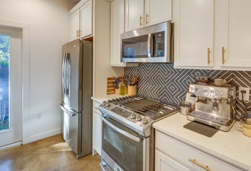 Stylish Austin Home W/ Hot Tub: 3 Mi To Downtown!