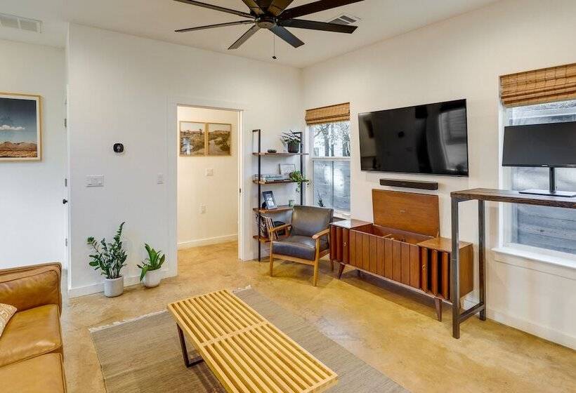 Stylish Austin Home W/ Hot Tub: 3 Mi To Downtown!