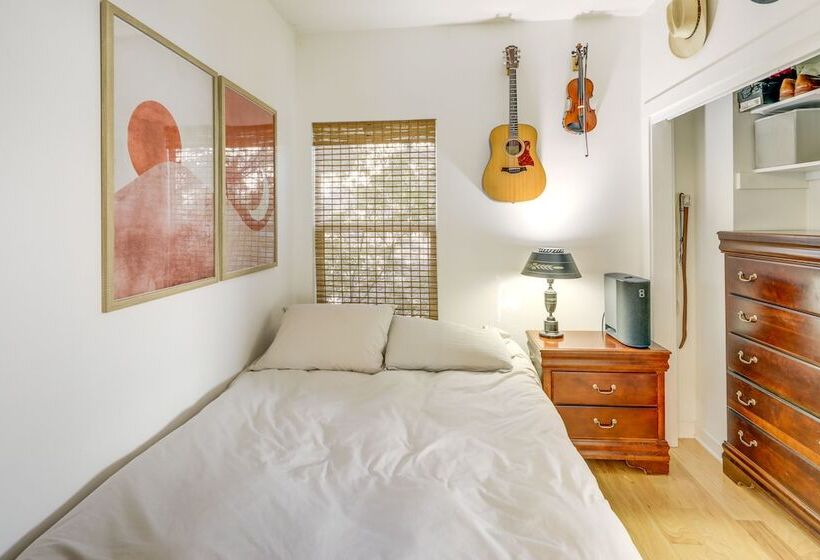 Stylish Austin Home W/ Hot Tub: 3 Mi To Downtown!