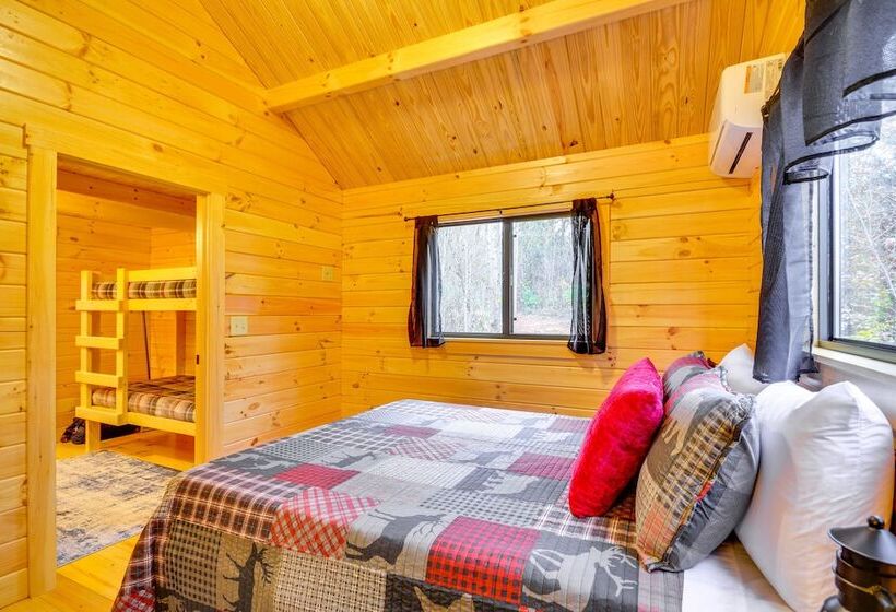 Traphill Cabin Retreat W/ Scenic View & Fire Pit!