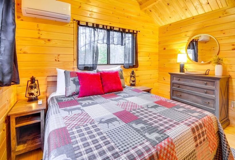 Traphill Cabin Retreat W/ Scenic View & Fire Pit!