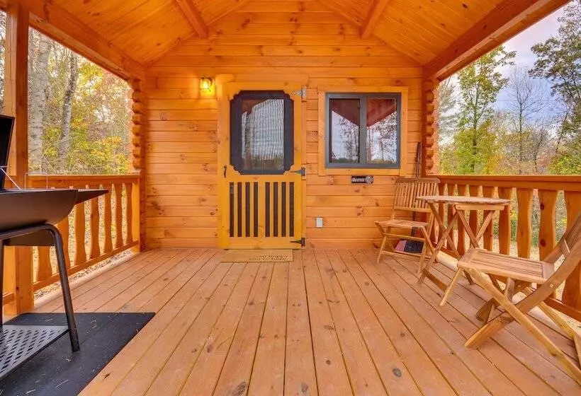 Traphill Cabin Retreat W/ Scenic View & Fire Pit!