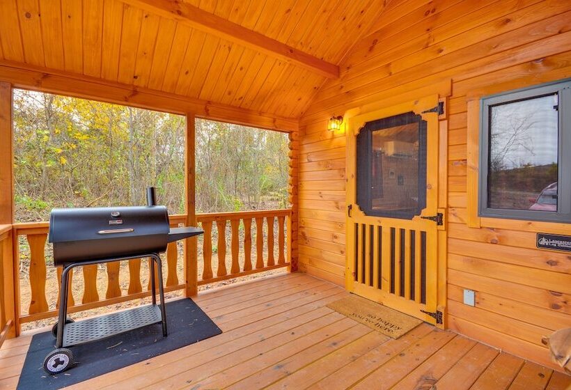 Traphill Cabin Retreat W/ Scenic View & Fire Pit!
