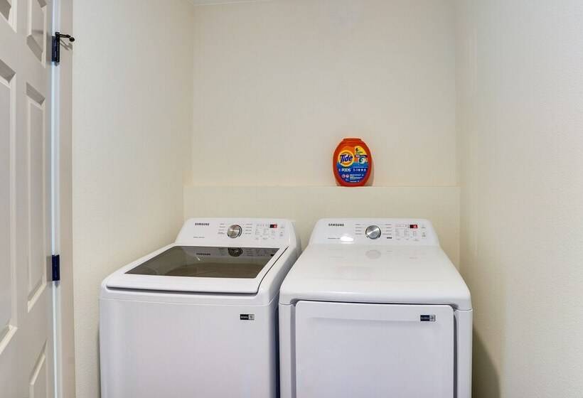 Terrebonne Home: Steps To Deschutes River!