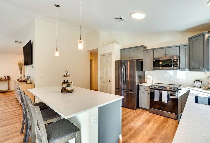 Terrebonne Home: Steps To Deschutes River!