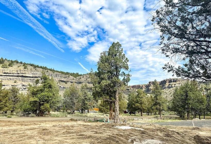 Terrebonne Home: Steps To Deschutes River!