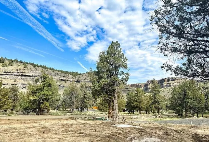 Terrebonne Home: Steps To Deschutes River!