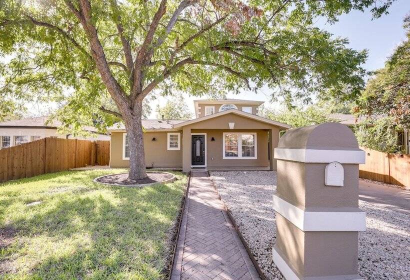 Vibrant Home W/ Patio: 5 Mi To Downtown Austin!