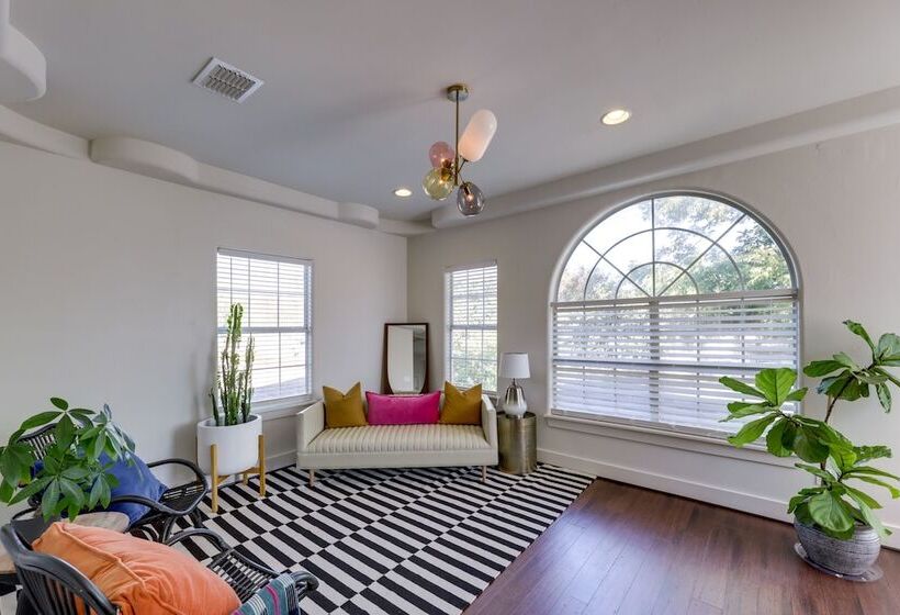Vibrant Home W/ Patio: 5 Mi To Downtown Austin!