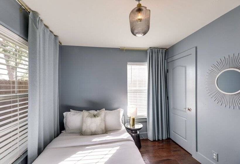 Vibrant Home W/ Patio: 5 Mi To Downtown Austin!