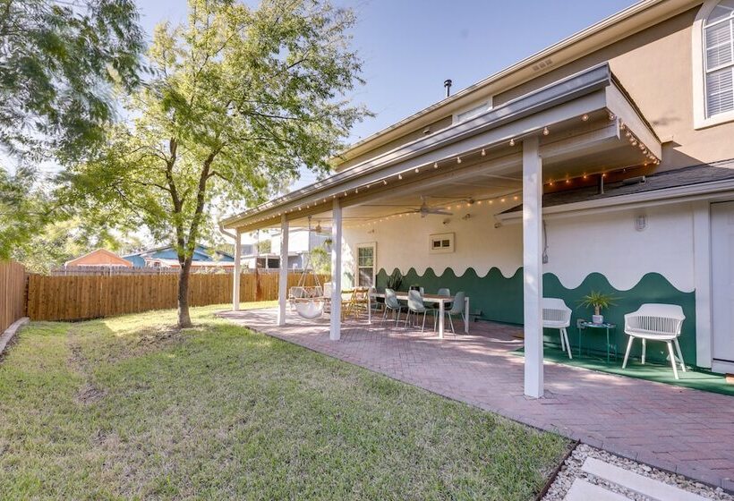Vibrant Home W/ Patio: 5 Mi To Downtown Austin!