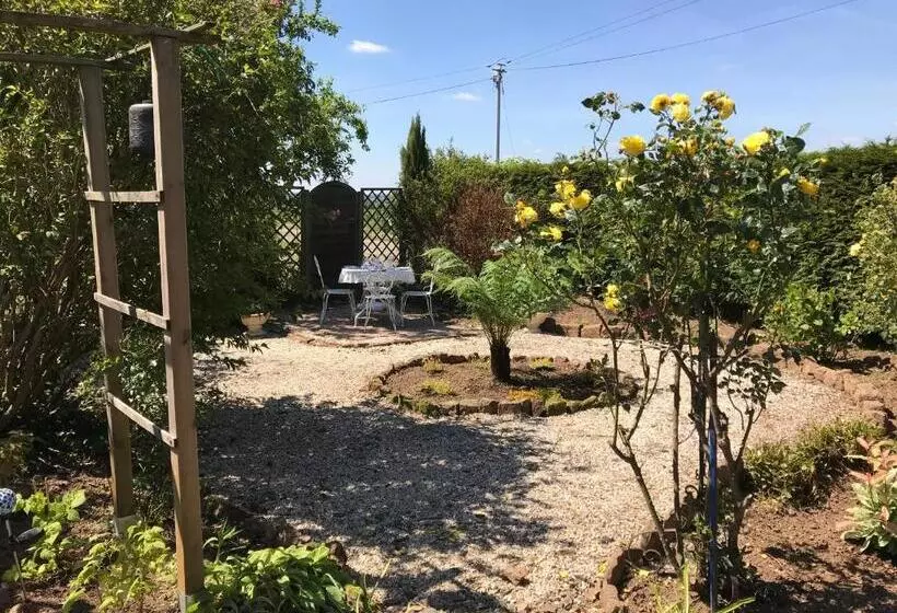 Aamiaismajoitus (B&B) Le Jardin Des Fées