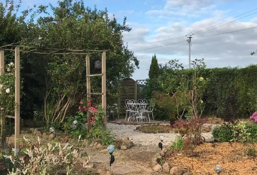 Aamiaismajoitus (B&B) Le Jardin Des Fées