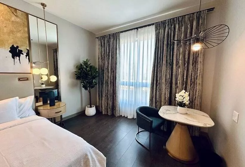 Chez Hotel Arlington Heights