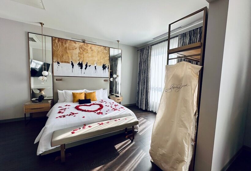 Chez Hotel Arlington Heights