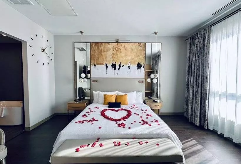 Chez Hotel Arlington Heights