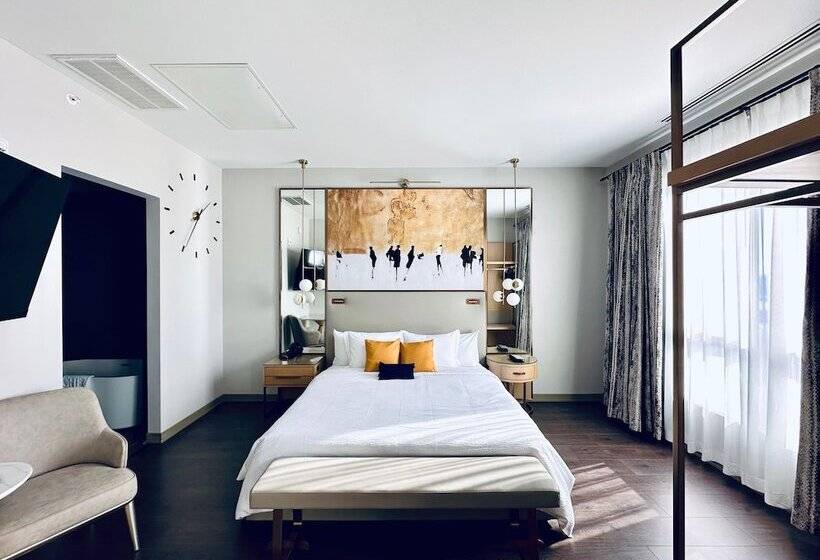 Chez Hotel Arlington Heights