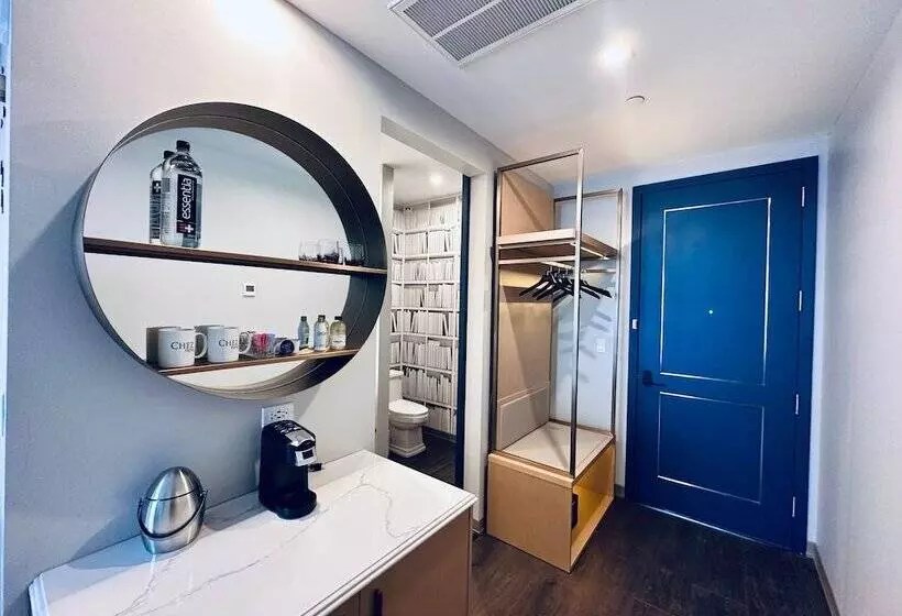 Chez Hotel Arlington Heights