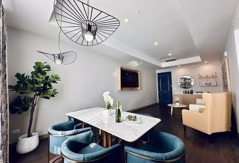 Chez Hotel Arlington Heights