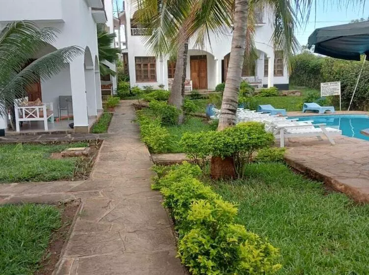 هتل Diani Breeze Villas