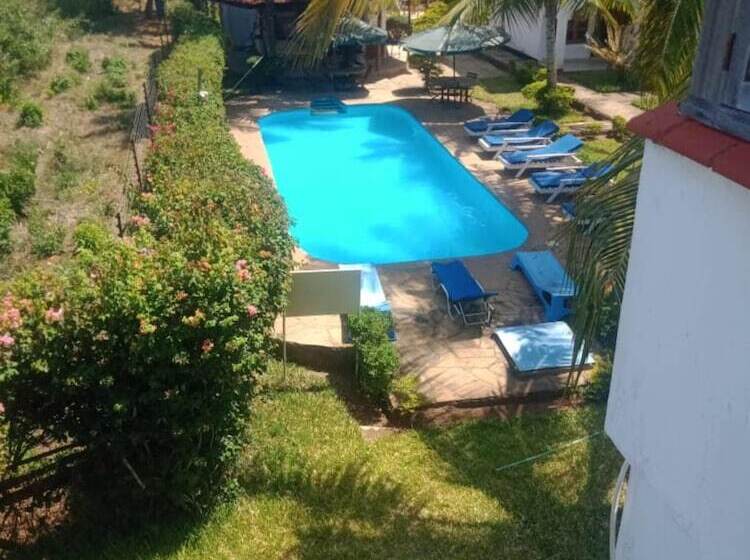 هتل Diani Breeze Villas