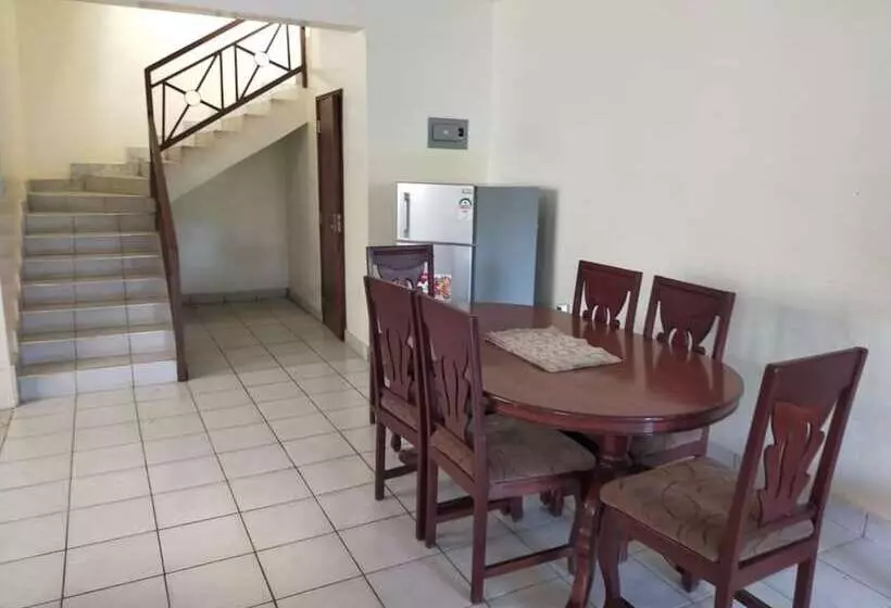 هتل Diani Breeze Villas