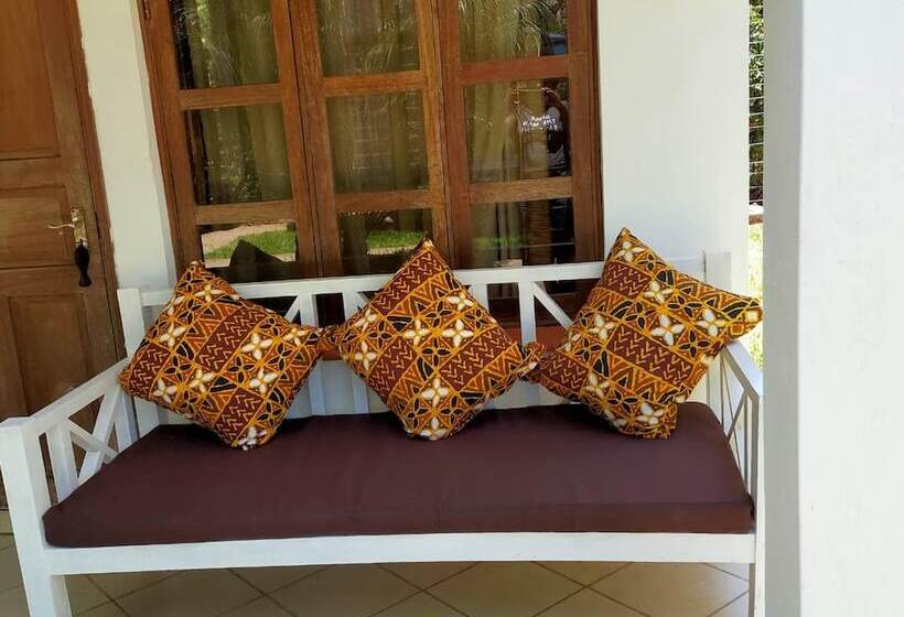 هتل Diani Breeze Villas