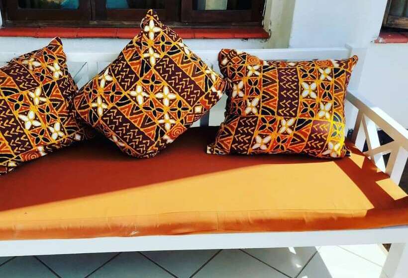 هتل Diani Breeze Villas
