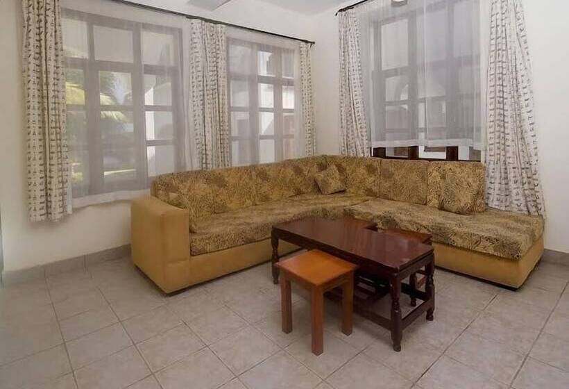 هتل Diani Breeze Villas