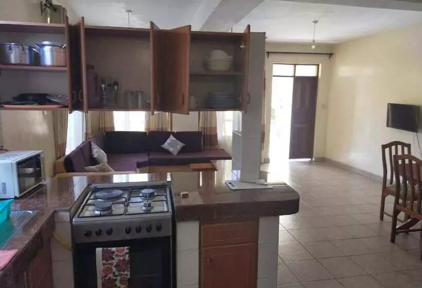 هتل Diani Breeze Villas