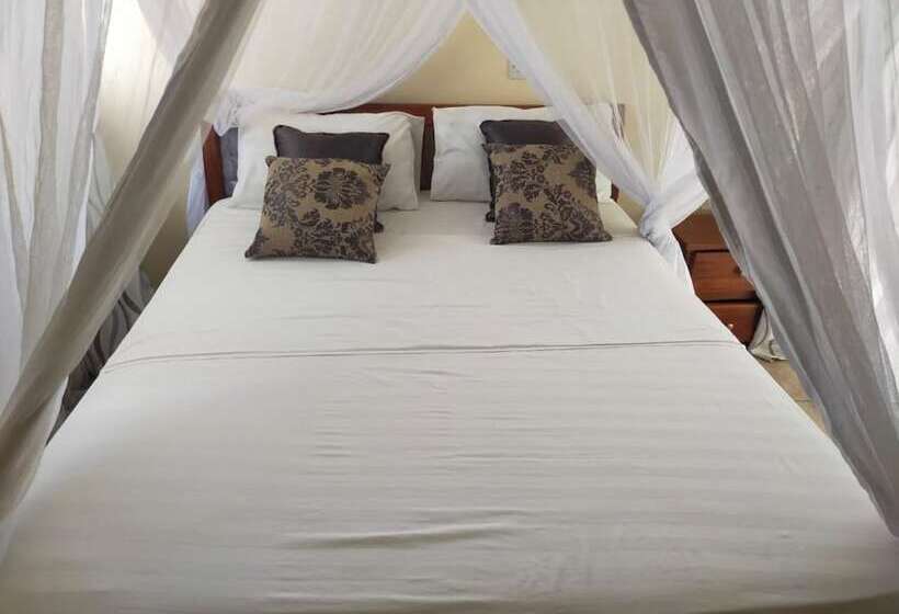 هتل Diani Breeze Villas