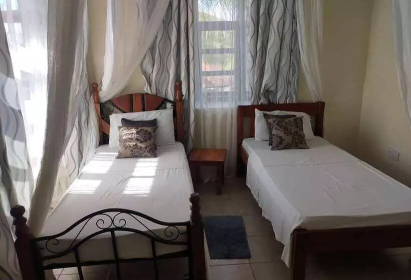 هتل Diani Breeze Villas