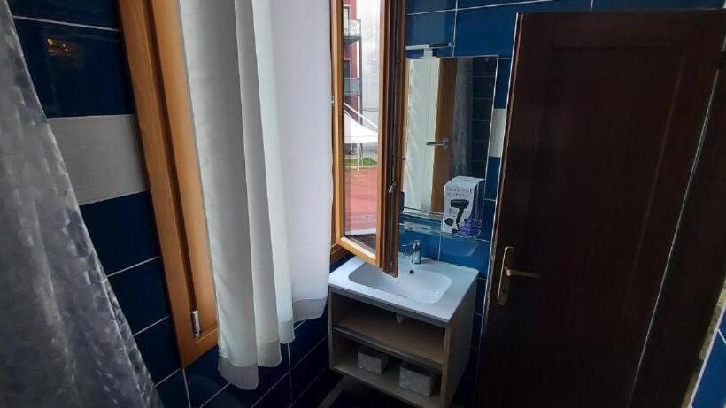 پانسیون 10 Minutes To The Train Station