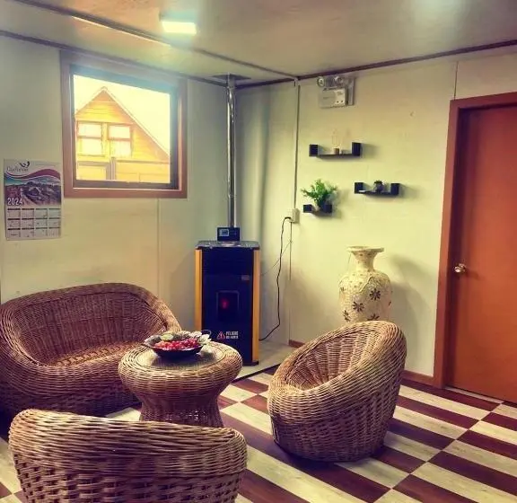 ペンション Hostal Queltehue