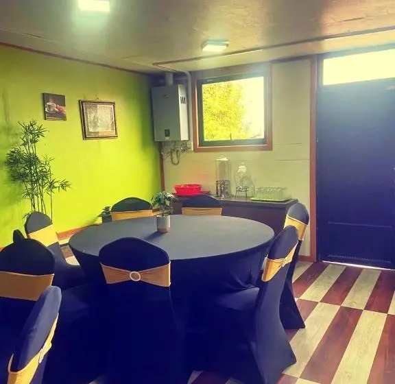ペンション Hostal Queltehue