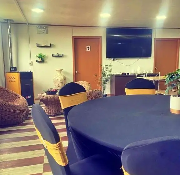 ペンション Hostal Queltehue