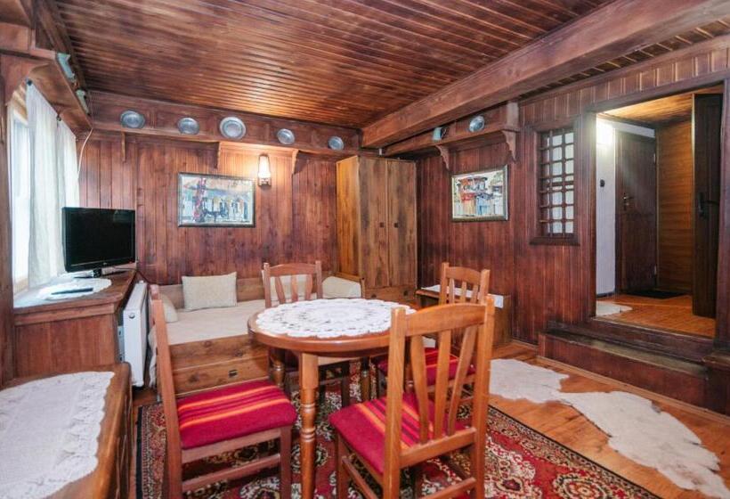 펜션 Kodjamanova House