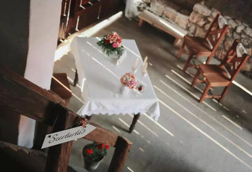 Majatalo Levendula Porta és Pajtaszínház