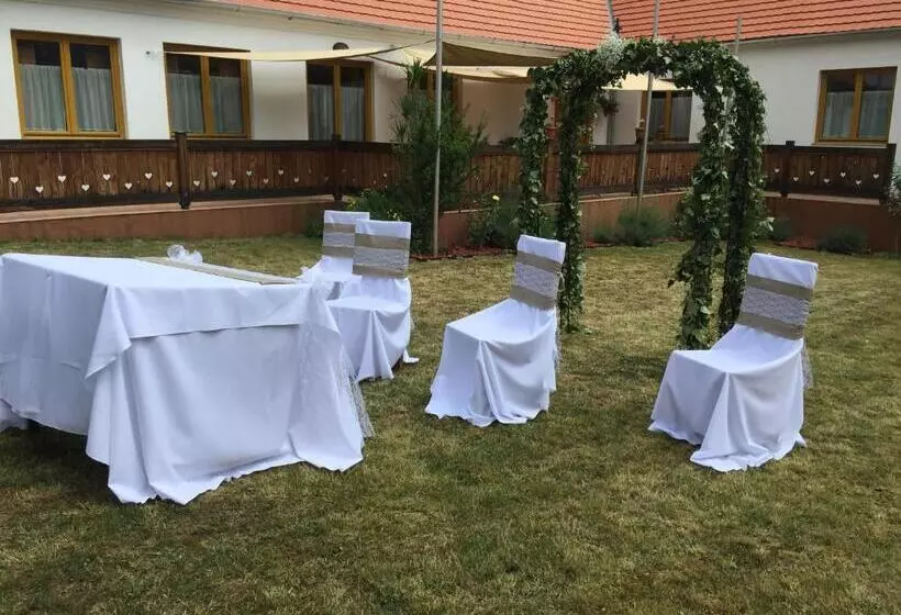 Majatalo Levendula Porta és Pajtaszínház