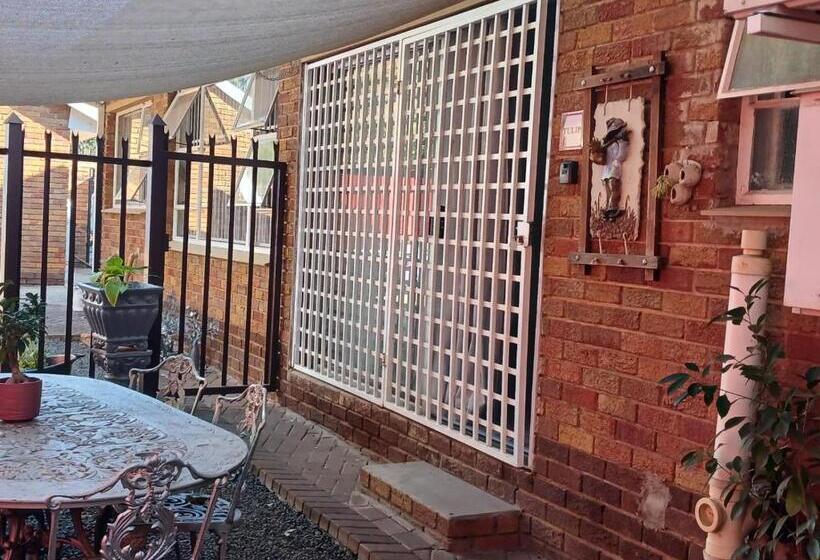 بنسيون The Flower Guest House