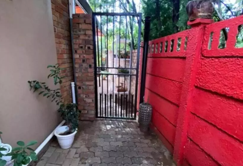 Majatalo The Flower Guest House