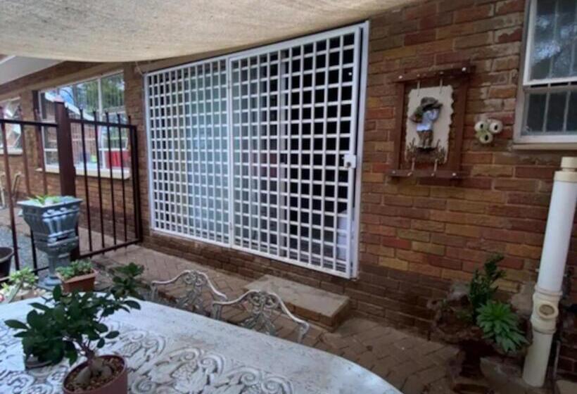 بنسيون The Flower Guest House