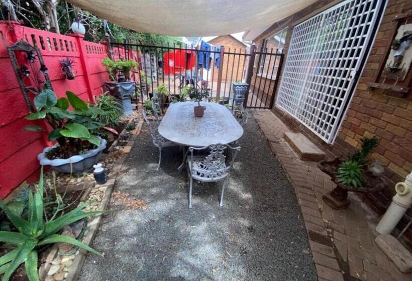 بنسيون The Flower Guest House