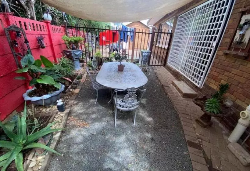 Majatalo The Flower Guest House